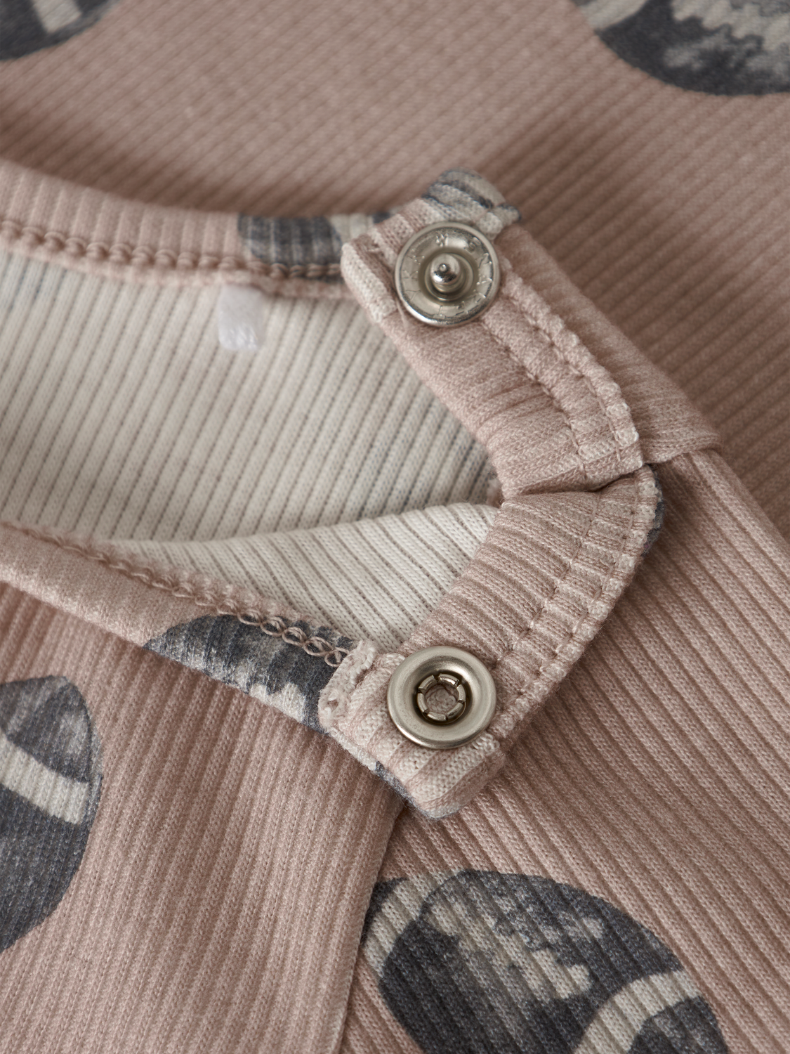 model_shot-front_full